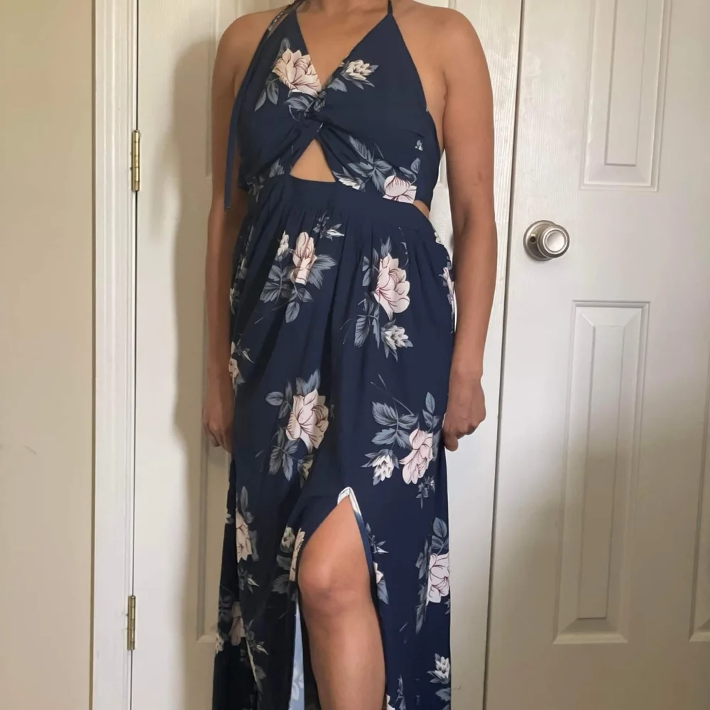 Dress - Picture 2 of 5